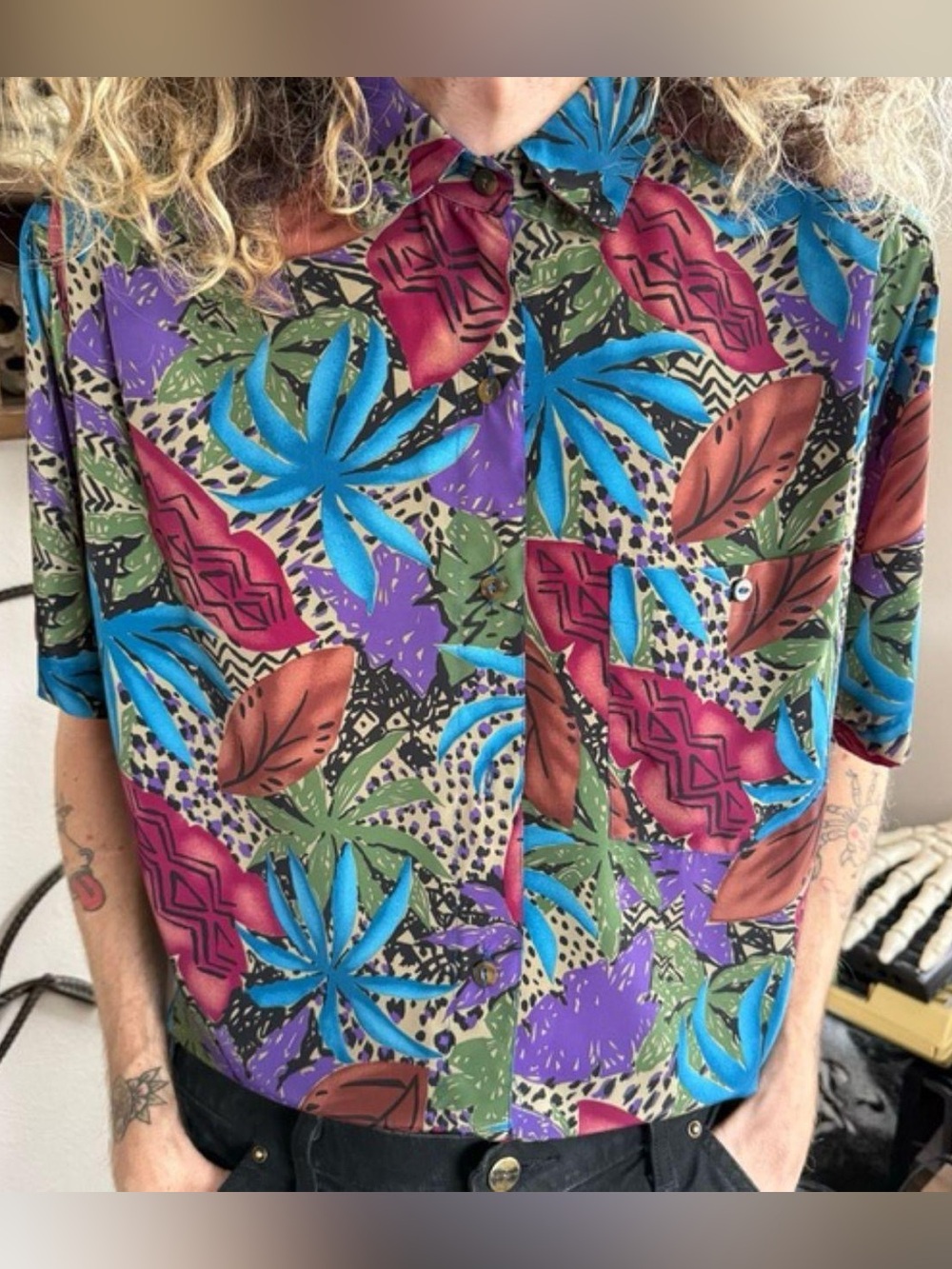 Vintage 90s Bold Abstract Tropical AOP Short Sleeve Button Down Shirt ~ Size L